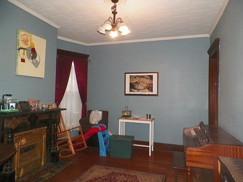 4th image of 302 Pennsylvania St