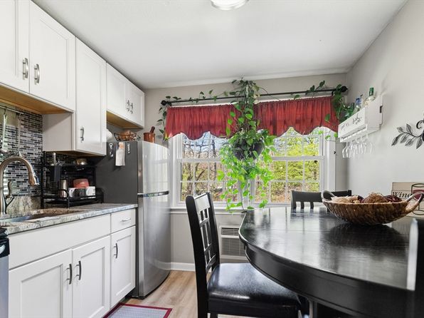50 Danbury Dr APT 15, Methuen, MA 01844