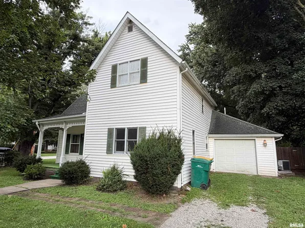 704 E Calhoun St, Macomb, IL 61455