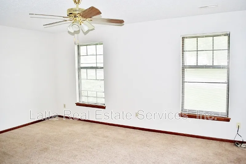 2 bed, 1.0 bath, 940 sqft, $1,250 — Photo 4