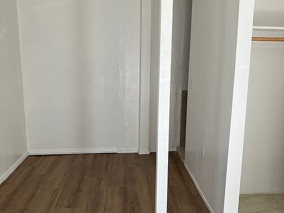 5th image of 4765 1/2 Auburn Dr