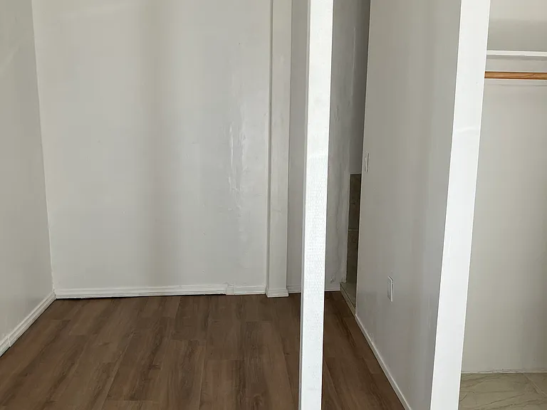 4765 1/2 Auburn Dr — Photo 5