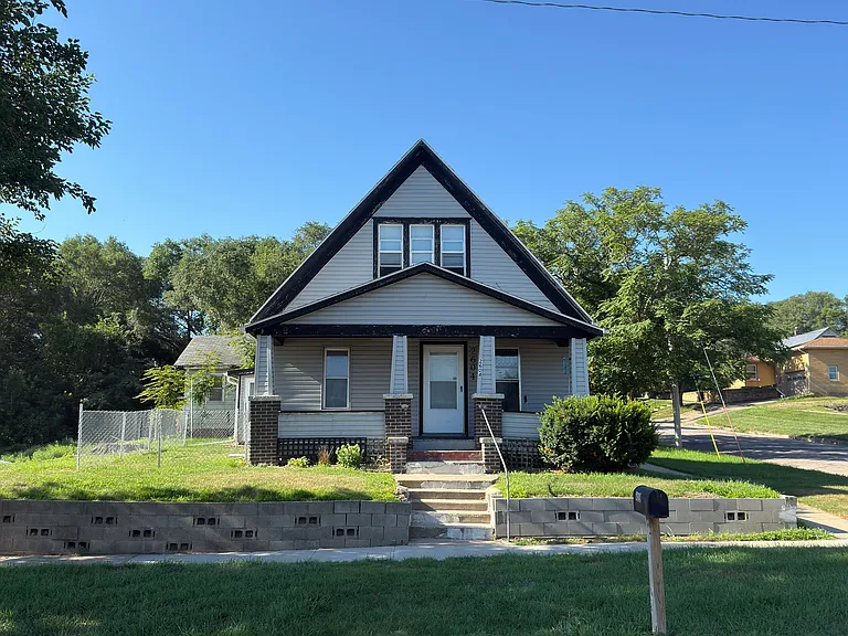 2604 Leech Ave — Photo 7