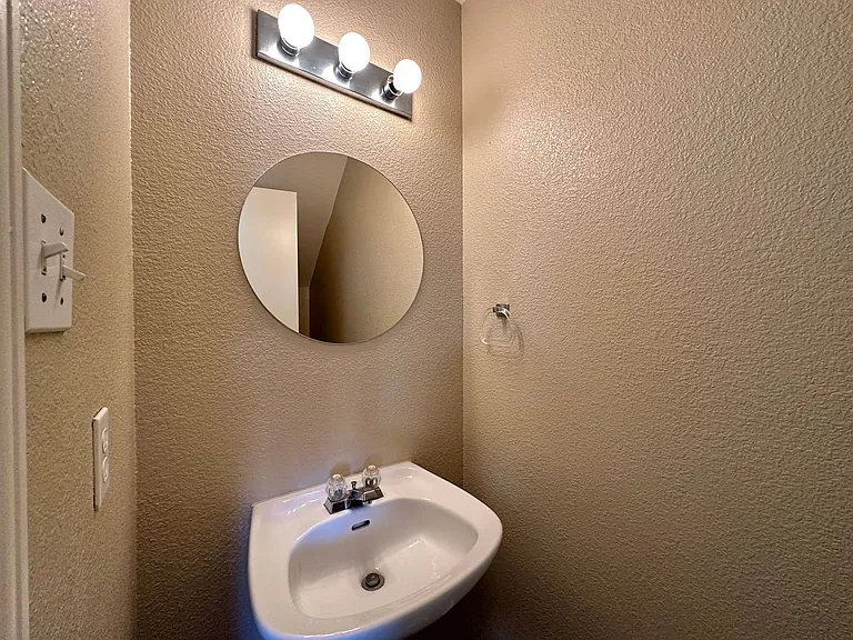 5910 Greengate — Photo 11