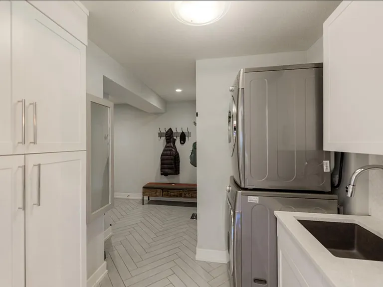 2439 Norwood Ave — Photo 13