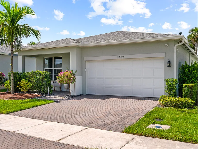 11629 SW Lyra Dr — Photo 2