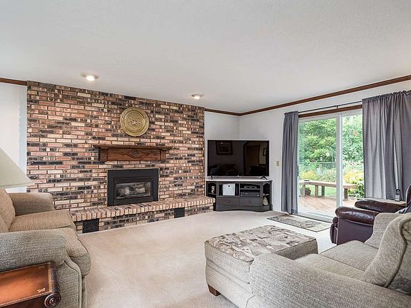 4th image of 3721 Fuller Dr