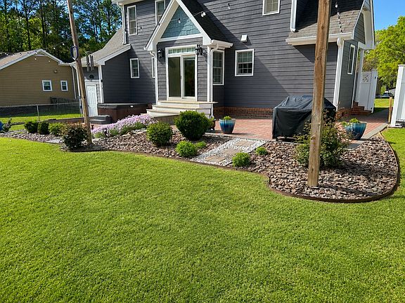 3rd image of 421 Redpath Dr