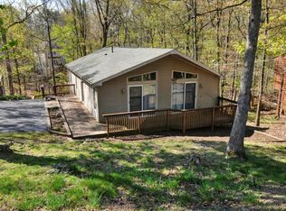 1261 Lakeview Dr, Cross Junction, VA 22625