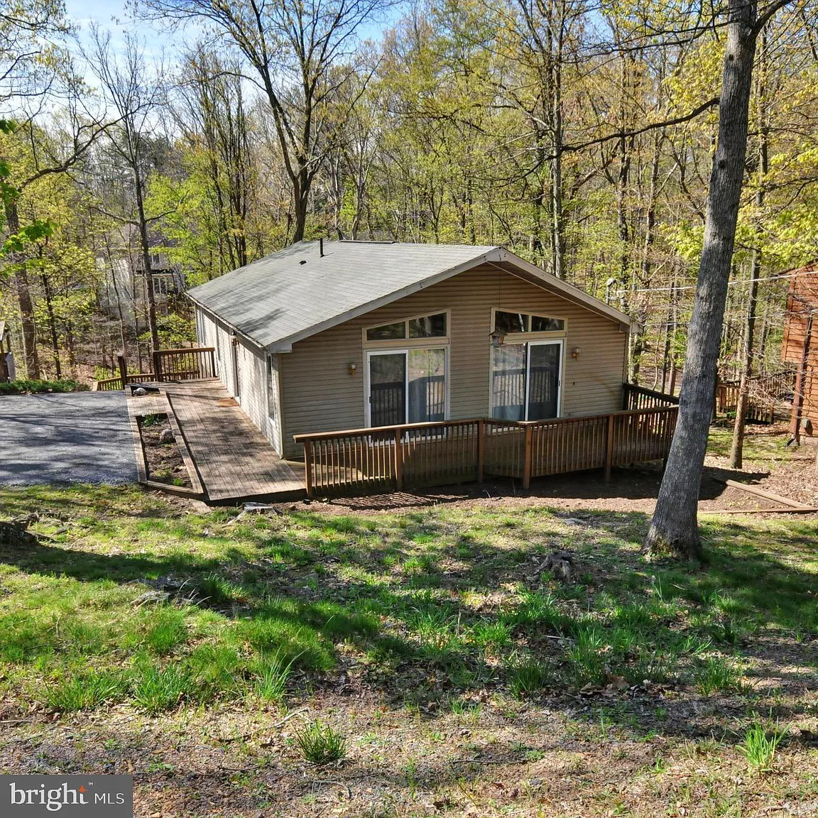 1261 Lakeview Dr photo 1