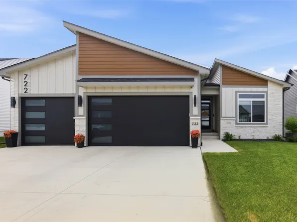 722 NE Country Meadow Dr, Ankeny, IA 50021