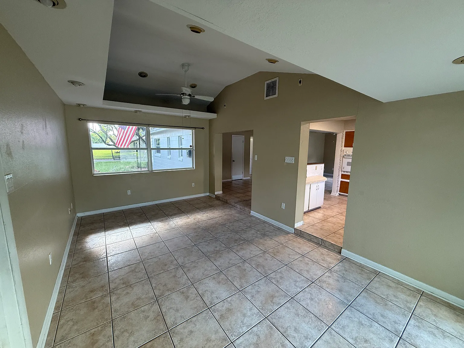 3 bed, $2,400 — Photo 4