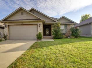 1228 E McClernon St, Springfield, MO 65803