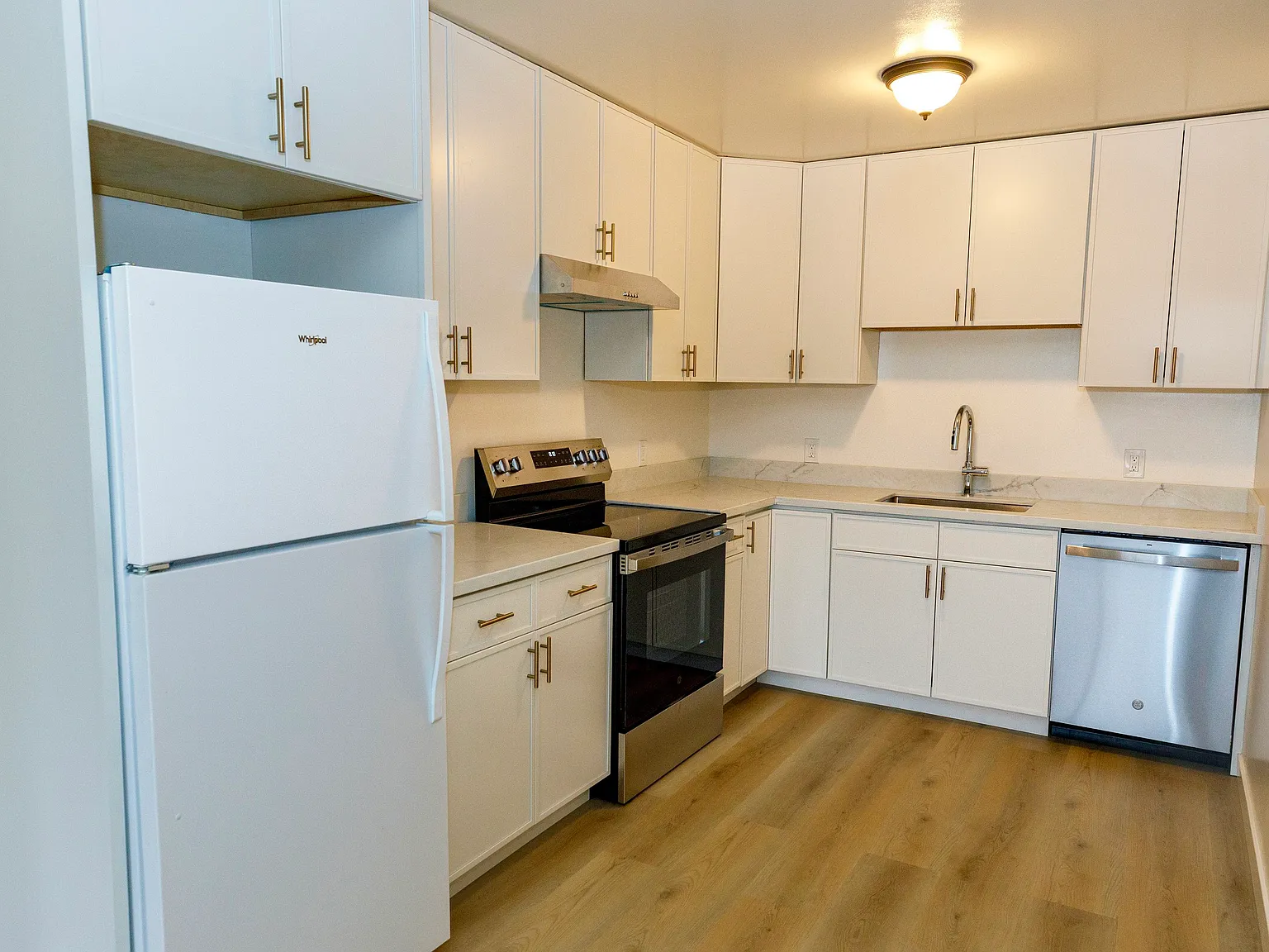 2 bed, $5,800 — Photo 2