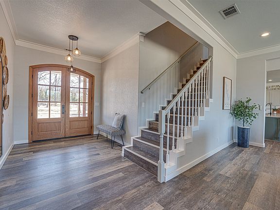 3rd image of 5523 Lakeshore Ct