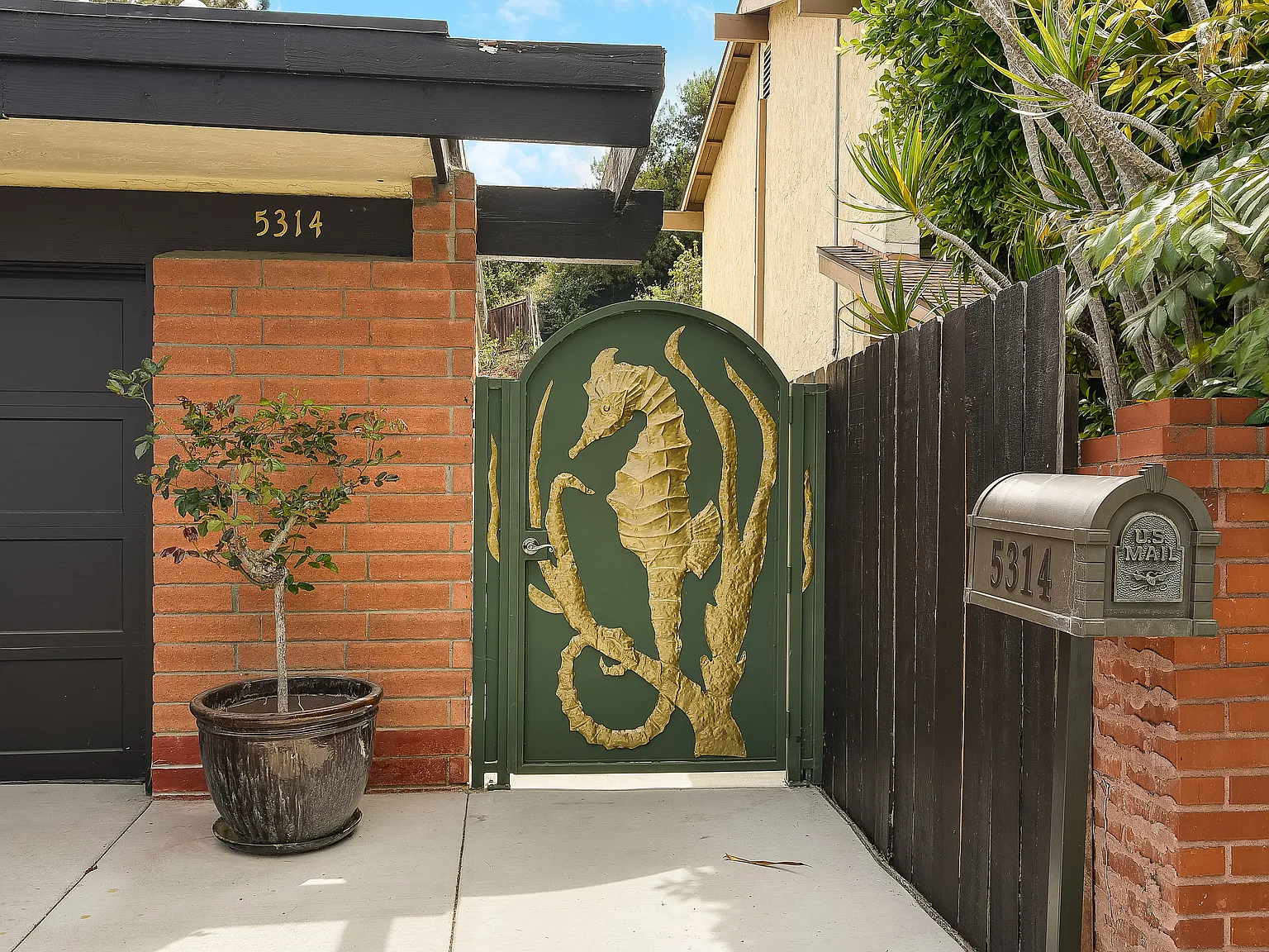 3 bed, 1200 sqft, $4,950 — Photo 1