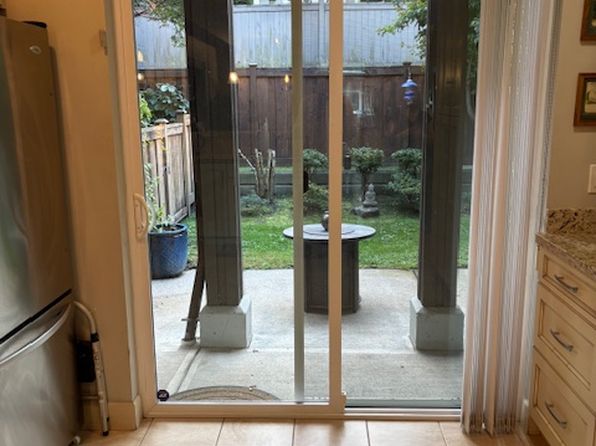 2 bedroom rental in Surrey — photo 10
