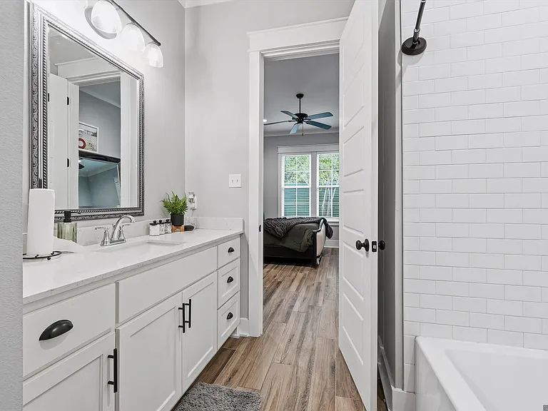 305 Saint Thomas Ln — Photo 11