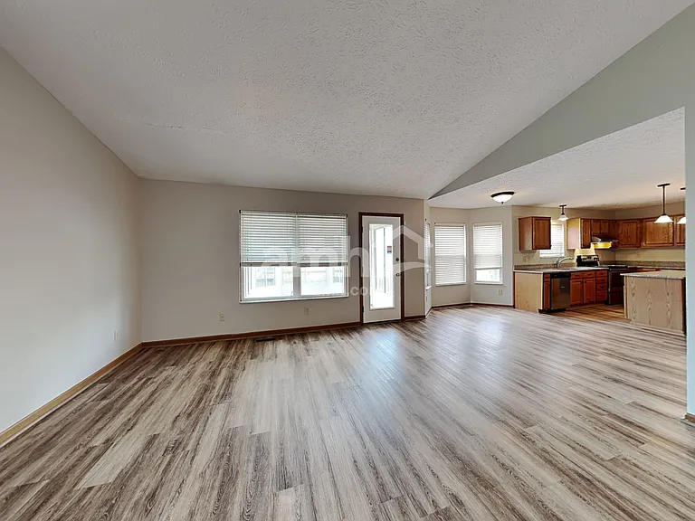 1129 Oslo Pass — Photo 6