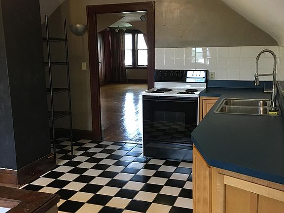 2nd image of 13517 Clifton Blvd