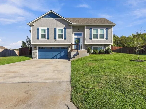 1003 NW 3rd St, Oak Grove, MO 64075