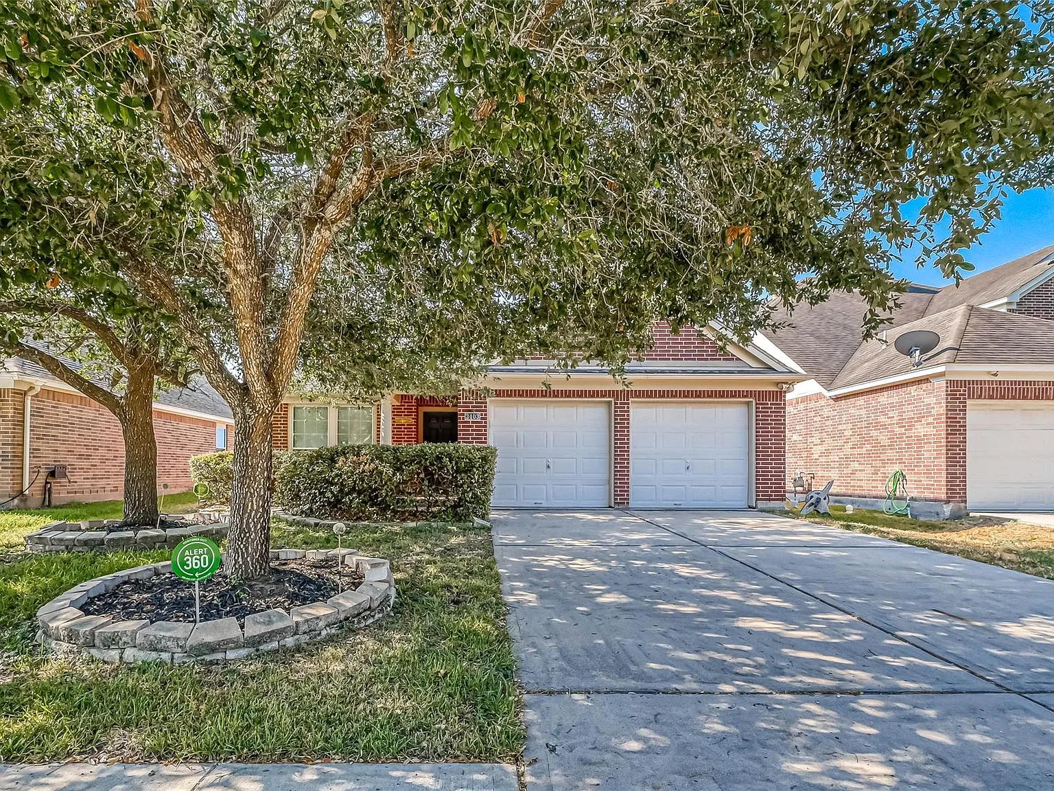 4 bed, 2.0 bath, 2055 sqft, $2,300 — Photo 2