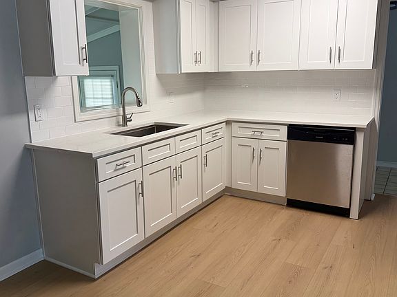 2nd image of 5004 Redstone Dr
