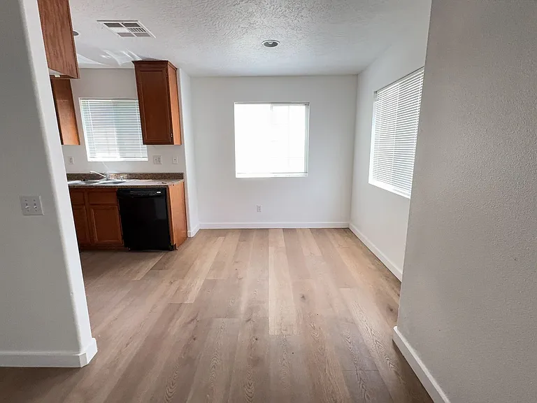 209 E. Grace St — Photo 12