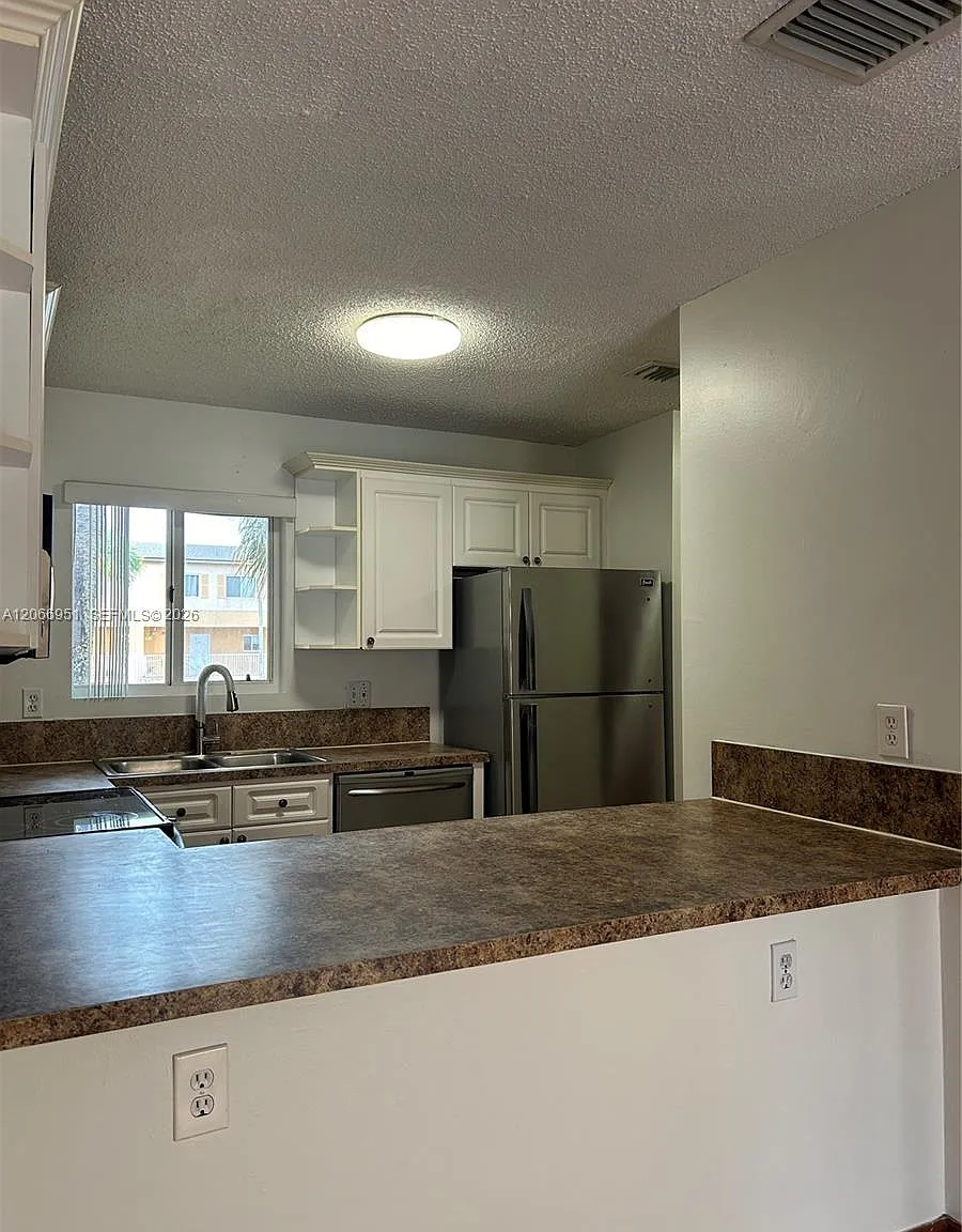 Paseo Real Condo — Photo 4