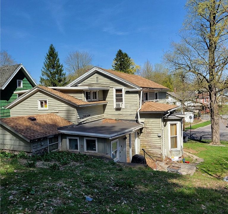 15 Maple St, Lyons, NY 14489 Zillow