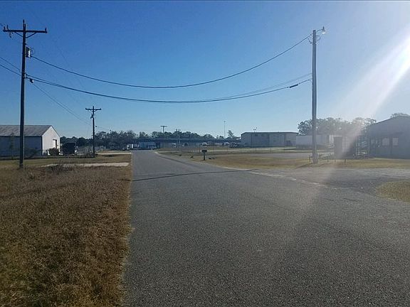 5th image of 215 SW Windswept Gln