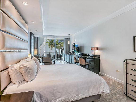 4th image of 4391 Collins Ave #720