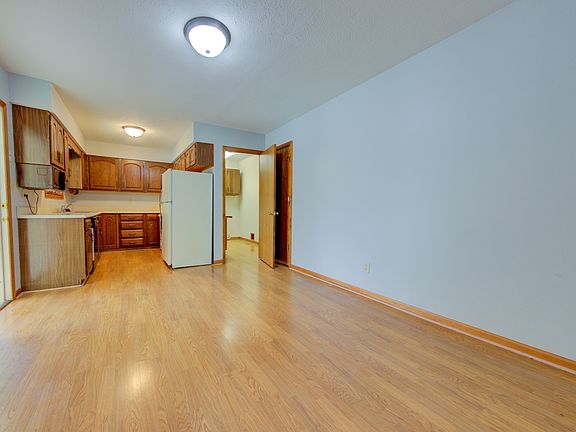 4th image of 1205 Sycamore Dr