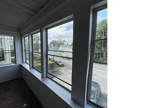 2nd image of 46 Elizabeth St #2