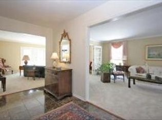 125 Brierfield Ct, Lake Bluff, IL
