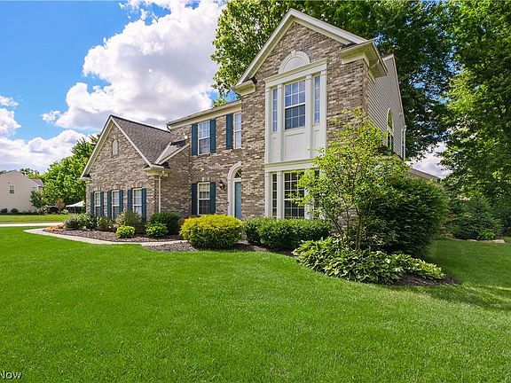 2nd image of 34005 Hickory Ct