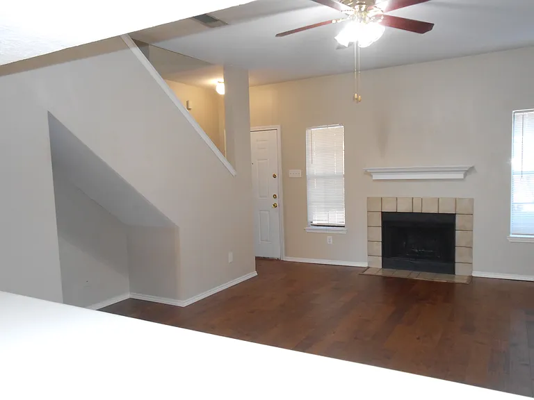 Hulen Heights Apartments — Photo 28