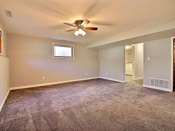 3rd image of 5467 Evergreen Ave
