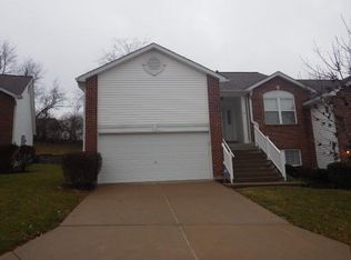 24 Hill Ridge Ct, Saint Charles, MO 63303