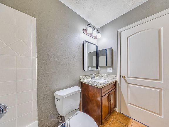 4th image of 21927 Octavia Way