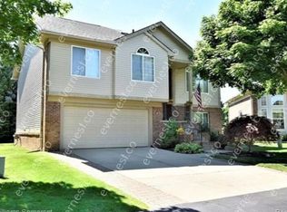 4670 Covington Ct, Oakland Twp, MI 48306