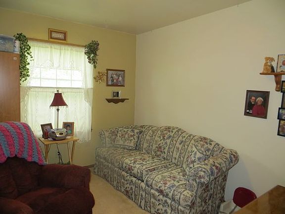 3rd image of 415 W Vine St
