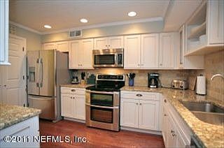 3rd image of 4300 Lakeside Dr Unit 14