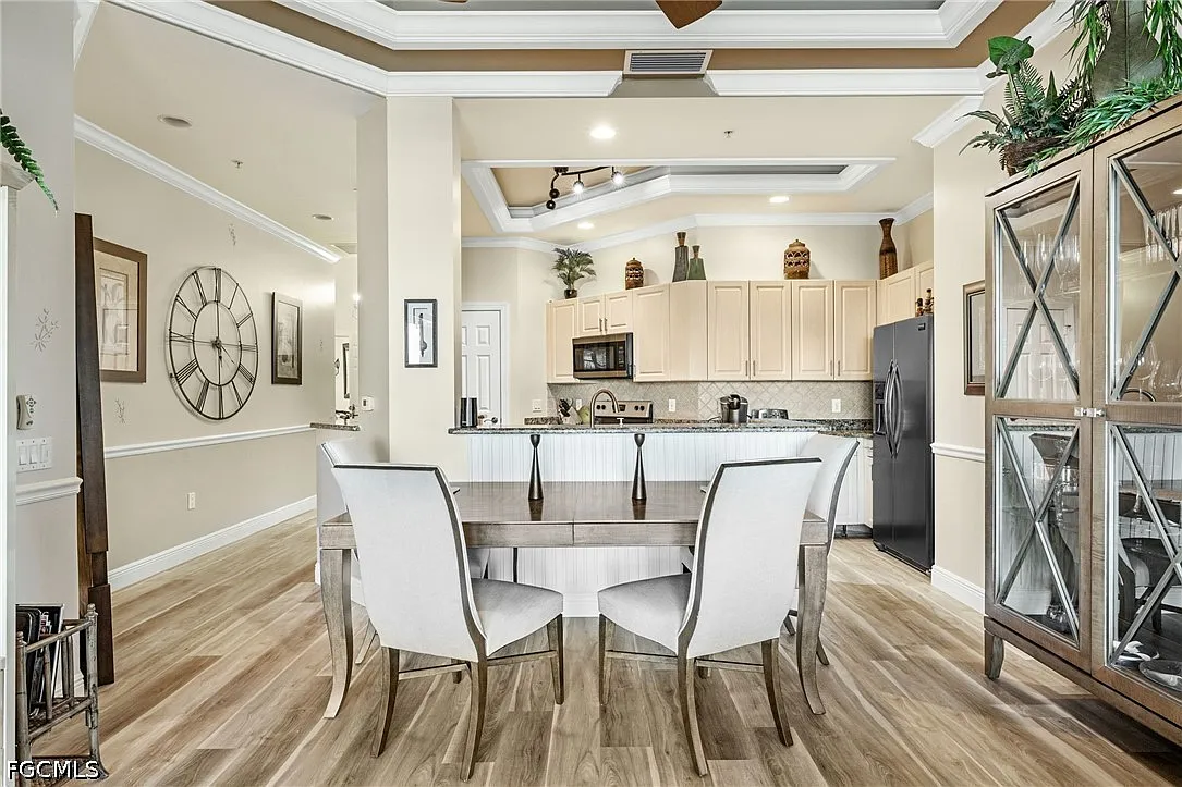 3 bed, 2.0 bath, 1408 sqft, $3,000 — Photo 4