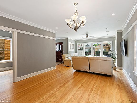 5th image of 5120 W Drummond Pl