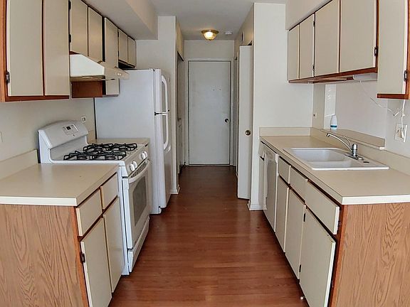 5th image of 328 Wisteria Dr
