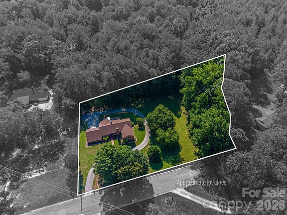 3rd image of 809 Spring St