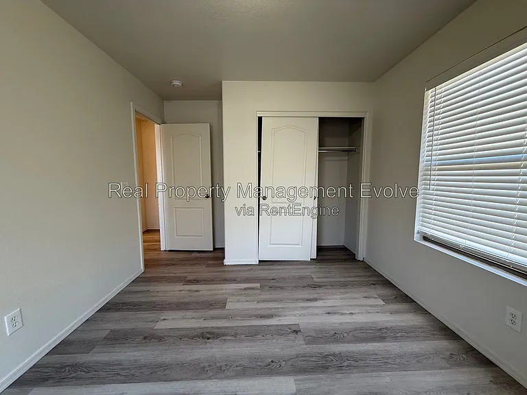 9503 N 82nd Ln — Photo 28