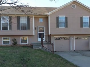 1448 SW Highland Dr, Lees Summit, MO 64081