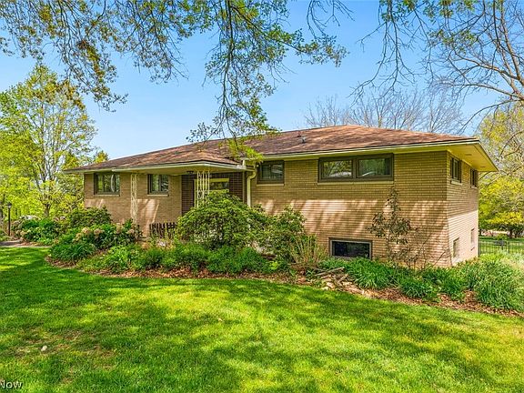 2nd image of 9637 Skyway Dr